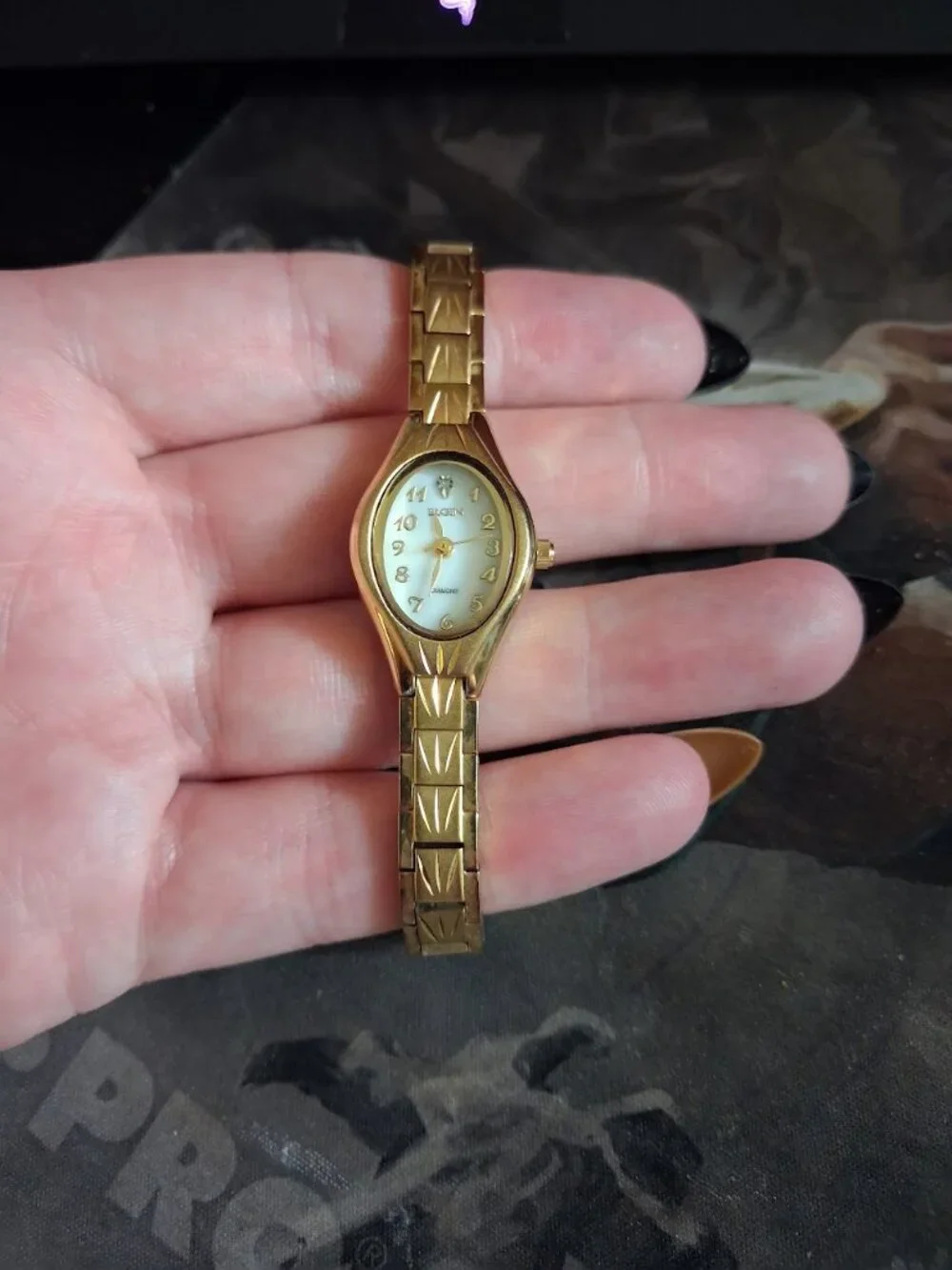 Elgin women's watchy **needs battery**